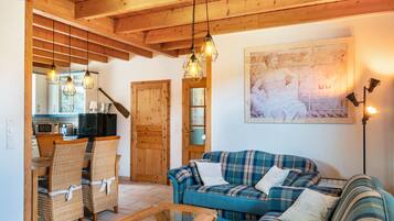 Televisión y chimenea