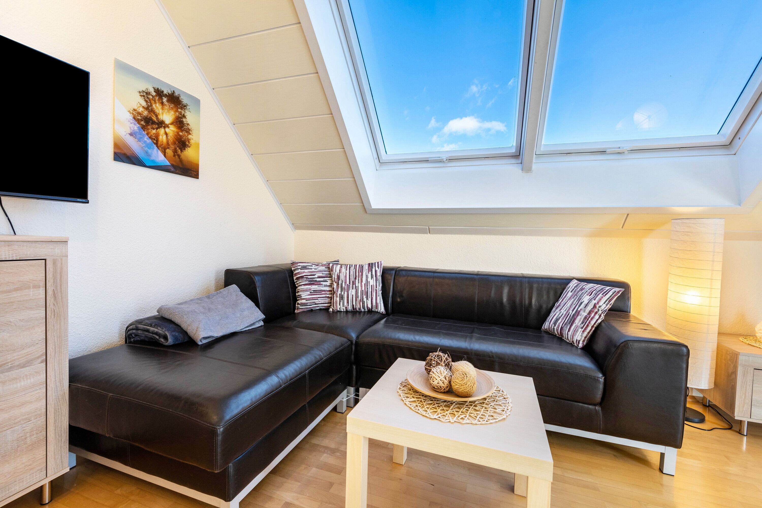 Een televisie en een stereo