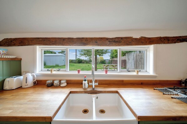 Fridge, oven, stovetop, toaster