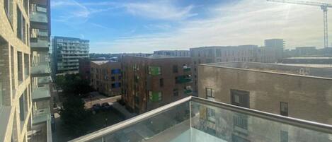 المنطقة المحيطة بالمنشأة