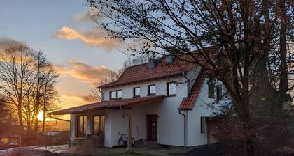 Ferienhaus 'Ahlberg' mit Bergblick, privater Terrasse und WLAN
