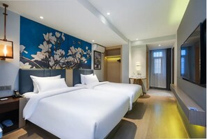 Tomannsrom – superior | Skrivebord for bærbar PC og wi-fi (inkludert)