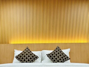 Deluxe King Room | Desk, free WiFi, bed sheets - The Cozy 77 - No Parking (Bangkok)