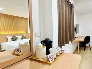 Deluxe King Room | Desk, free WiFi, bed sheets - The Cozy 77 - No Parking (Bangkok)