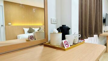 Deluxe King Room | Desk, free WiFi, bed sheets