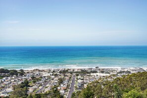 A coastal town with a view of the ocean. - Stunning 2BR Ocean Mountain Sunset View (Pacifica)