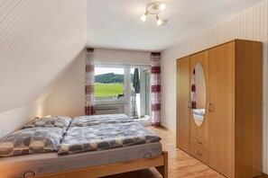 3 bedrooms, free WiFi, bed sheets