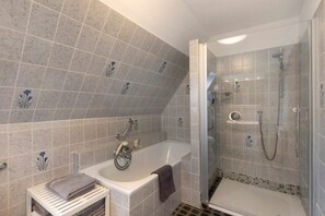 Shower, hair dryer, towels