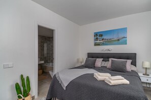 2 bedrooms, iron/ironing board, free WiFi - Lica Infinity Collection Penthouse Altana (Estepona)