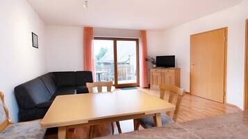 Fernseher, Tischtennisplatte