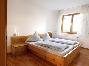 1 bedroom, free WiFi, bed sheets - Apartment 'Schwalbennest' with Private Terrace, Shared Garden and Wi-Fi (Börslingen)