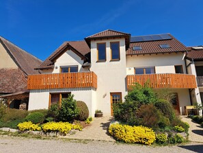 Exterior - Apartment 'Waldblick' with Balcony, Shared Garden and Wi-Fi (Börslingen)