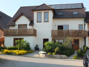 Exterior - Apartment 'Waldblick' with Balcony, Shared Garden and Wi-Fi (Börslingen)
