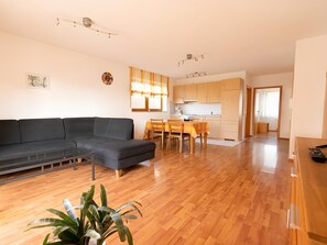 TV, ping pong - Apartment 'Waldblick' with Balcony, Shared Garden and Wi-Fi (Börslingen)