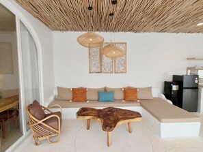 Smart TV - New Charming 2-bedroom private pool villa in wonderful Uluwatu (Badung)