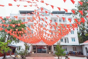 Front of property - Thanh Nam Hotel Quan Lan By Bay Luxury (Van Don)