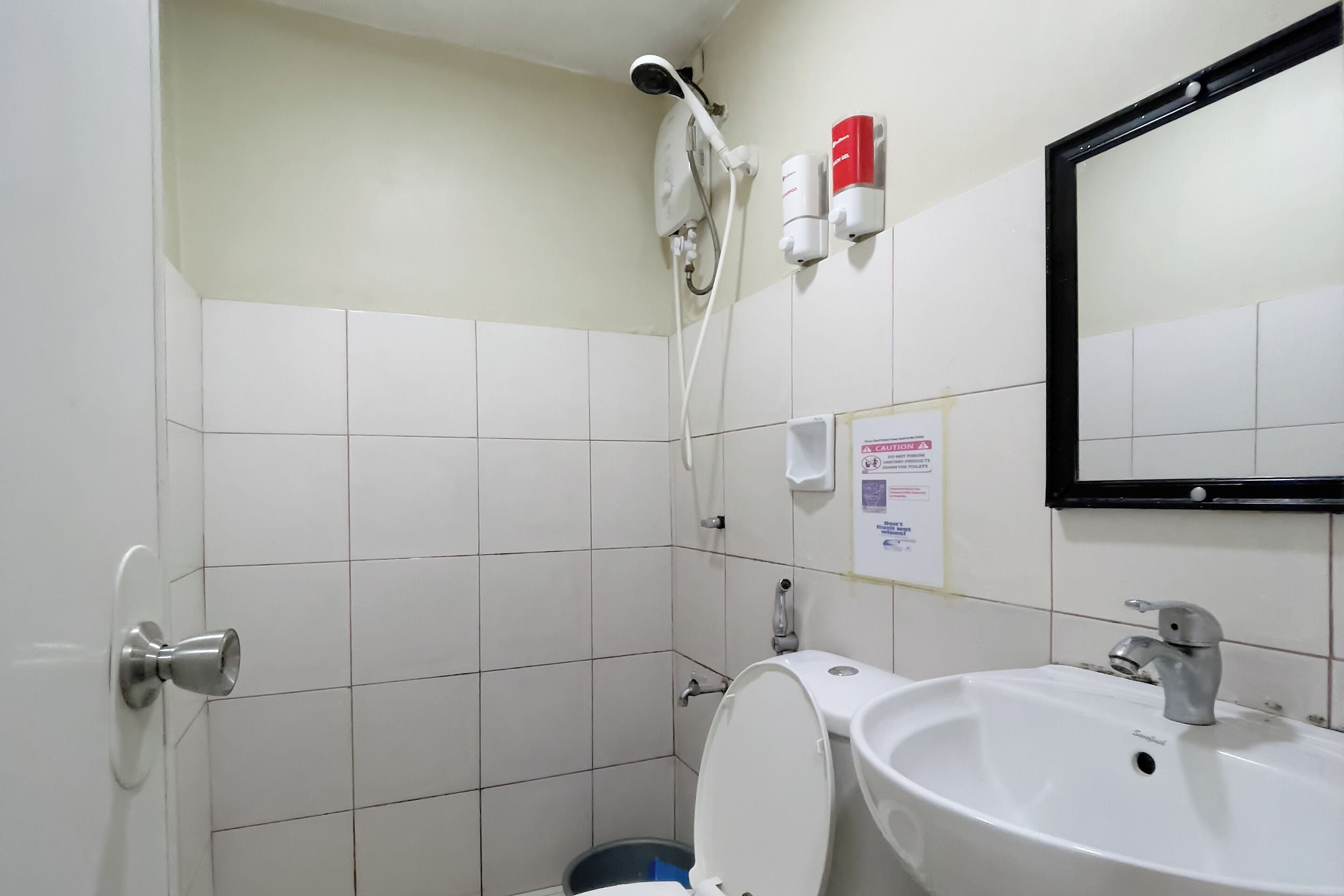 Double Room | Bathroom | Shower, towels, toilet paper