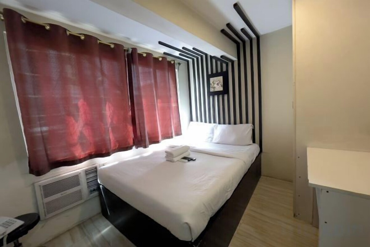 Desk, free WiFi, bed sheets