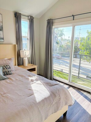 4 bedrooms, desk, iron/ironing board, travel cot