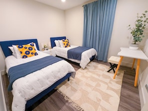 4 bedrooms, iron/ironing board, WiFi, bed sheets