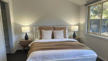 4 quartos, ferros/tábuas de passar roupa, Wi-Fi, roupa de cama