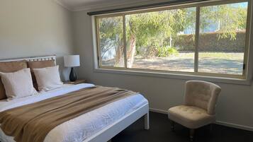 4 dormitoris, planxa i posts de planxar, wifi i roba de llit