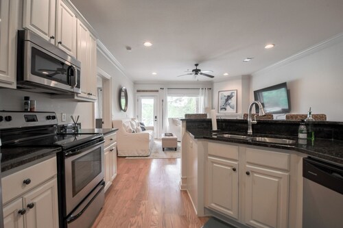 Summit's Spot in Stunning Stillwaters!