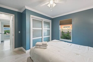 Skrivbord, strykjärn/strykbräda, resesäng och gratis wi-fi