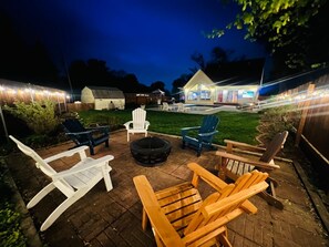 Terrace/patio - Royal Palace-Heated Pool-Hot Tub-Movie Theater-Pool Table-Fire pits-Game Room (Des Moines)