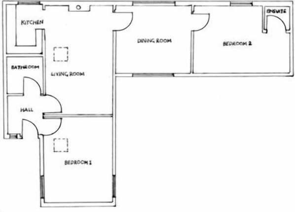 Un plan d’étage comprenant une cuisine, une salle à manger, deux chambres, une salle de bain, un salon et un hall d’entrée.