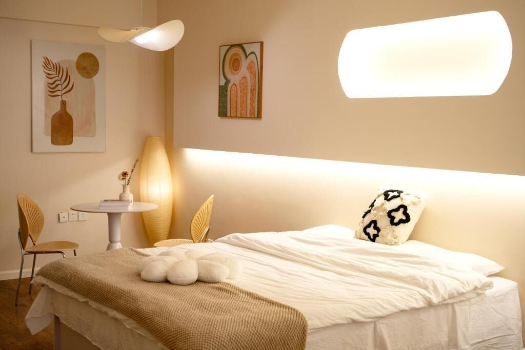 Blackout curtains, soundproofing, free WiFi