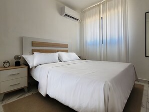 In-room safe, blackout drapes, soundproofing, iron/ironing board - Comfort Suites  (Punta Cana)