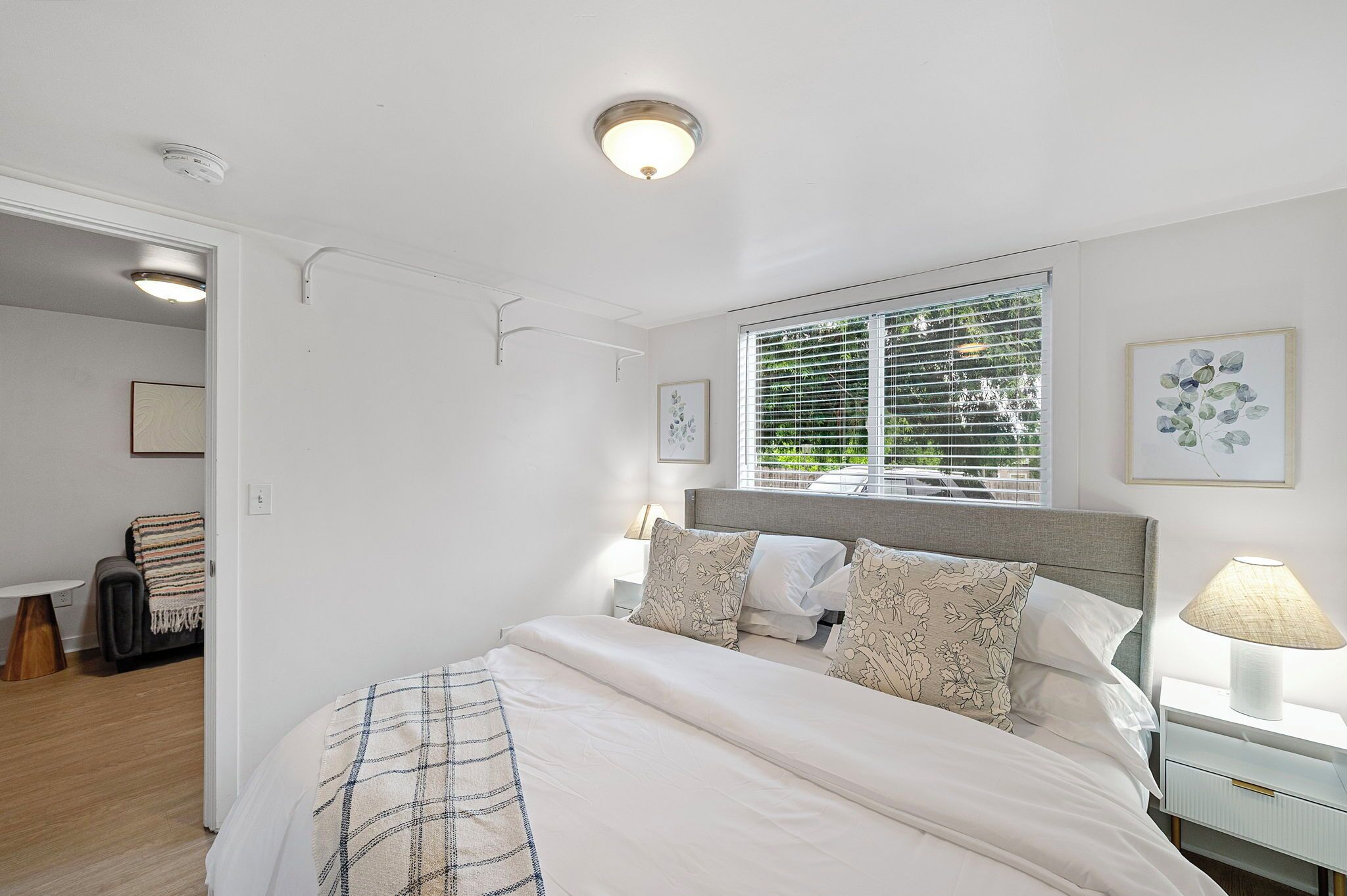 2 habitaciones, tabla de planchar con plancha, wifi y ropa de cama 