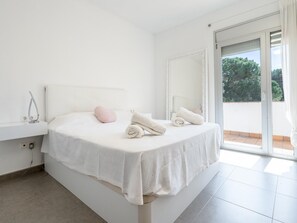 4 chambres, fer et planche à repasser, accès Internet, draps fournis