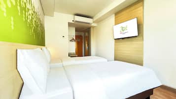 Twin Room | Peti besi dalam bilik, meja, langsir/tirai gelap terus, Wi-fi percuma