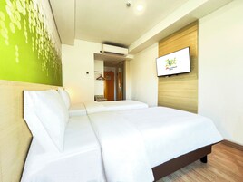 Caja de seguridad en la habitación, escritorio y cortinas blackout 