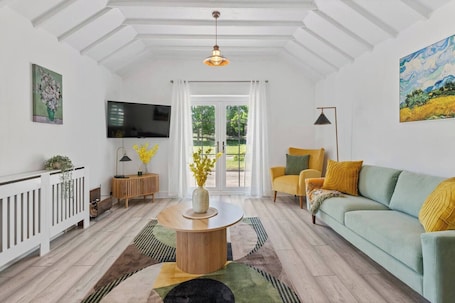 TV, fireplace. SPA Cottage With Mineral Water, SPA Cottage With Mineral Water