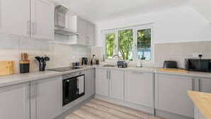 Kaffetrakter/tekoker, kjøleskap, mikrobølgeovn og ovn