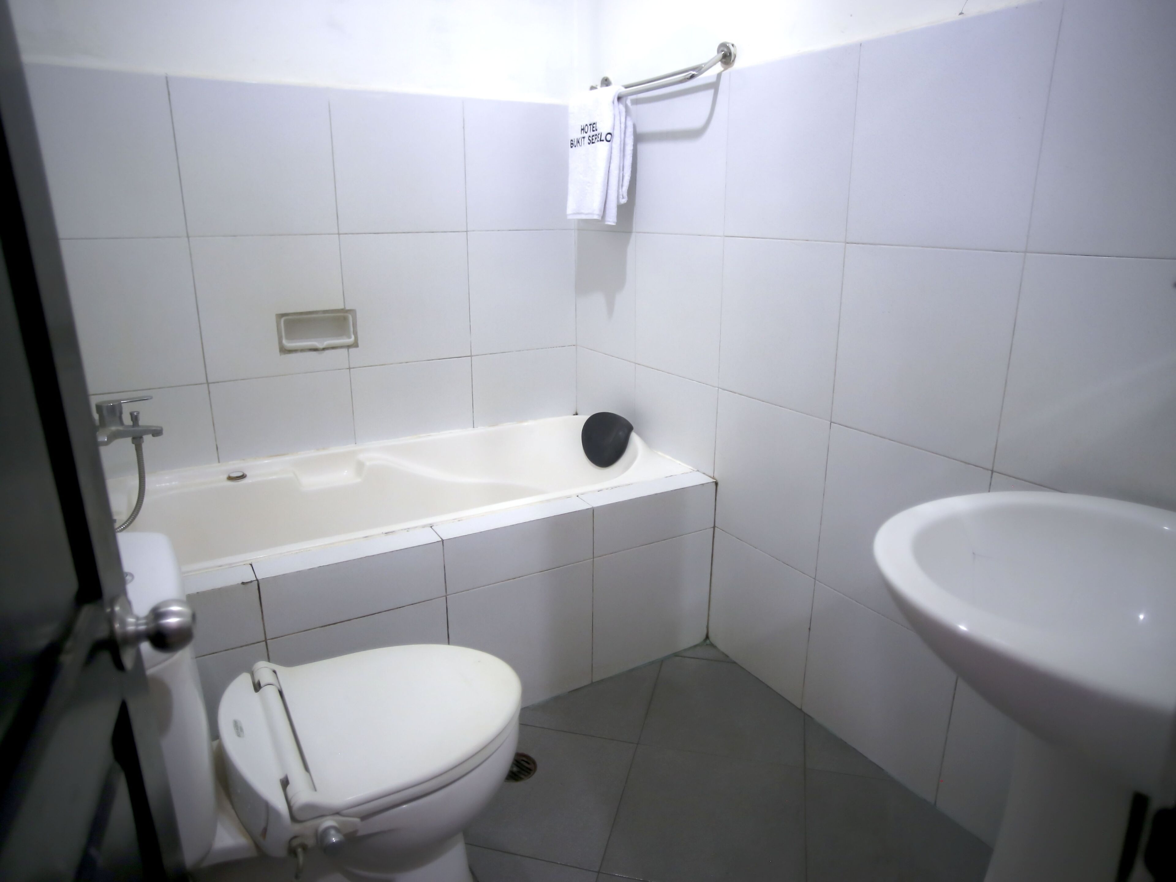 Elite Studio Suite | Bathroom