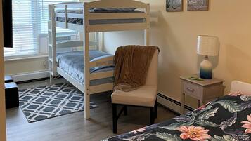 2 bedrooms, iron/ironing board, free WiFi, bed sheets