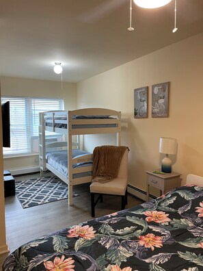 2 chambres, fer et planche à repasser, Wi-Fi gratuit, draps fournis