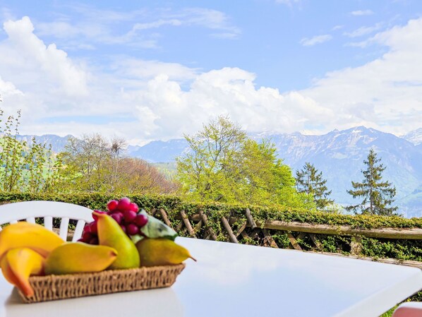 تناول الطعام بالخارج