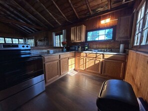 雪櫃、微波爐、焗爐、爐具