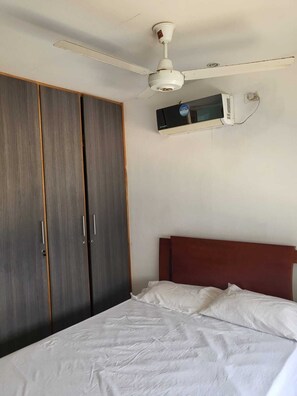 2 slaapkamers, een strijkplank/strijkijzer, gratis wifi, beddengoed