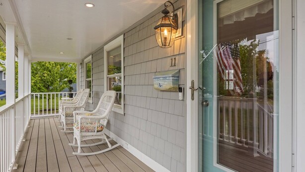 Terrace/patio - Perfect vacation home : Cape Cod Charm & Comfort. Walk to private beach (Bourne)