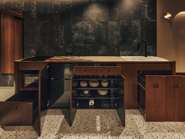 Deluxe Room | Private kitchen | Mini-fridge, microwave, cookware/dishes/utensils, dining tables - illi Tria Shibuya (Tokyo)