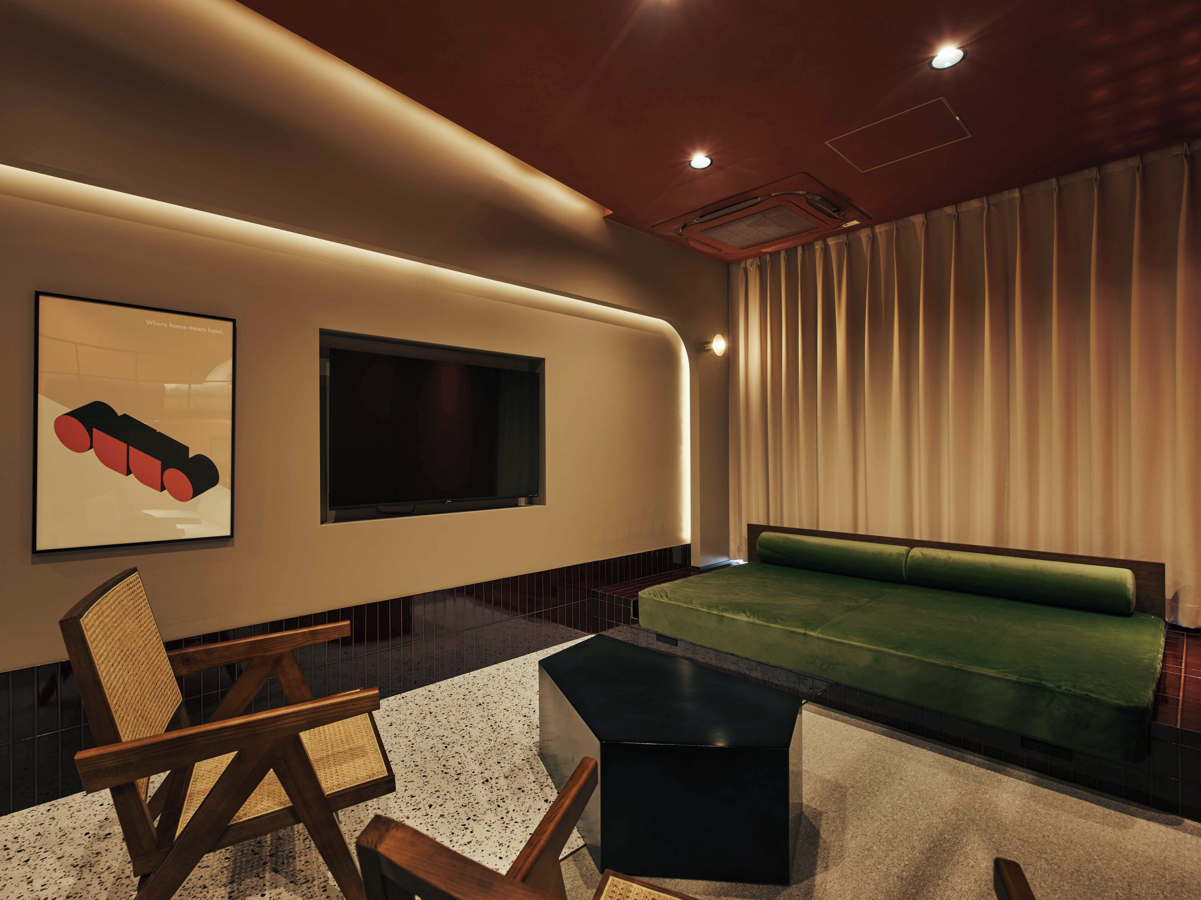 Deluxe Room | Living area