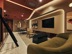 Deluxe Room | Living area