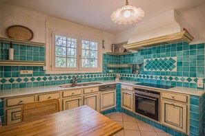 Kühlschrank, Mikrowelle, Ofen, Geschirrspüler