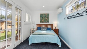 4 bedrooms, iron/ironing board, WiFi